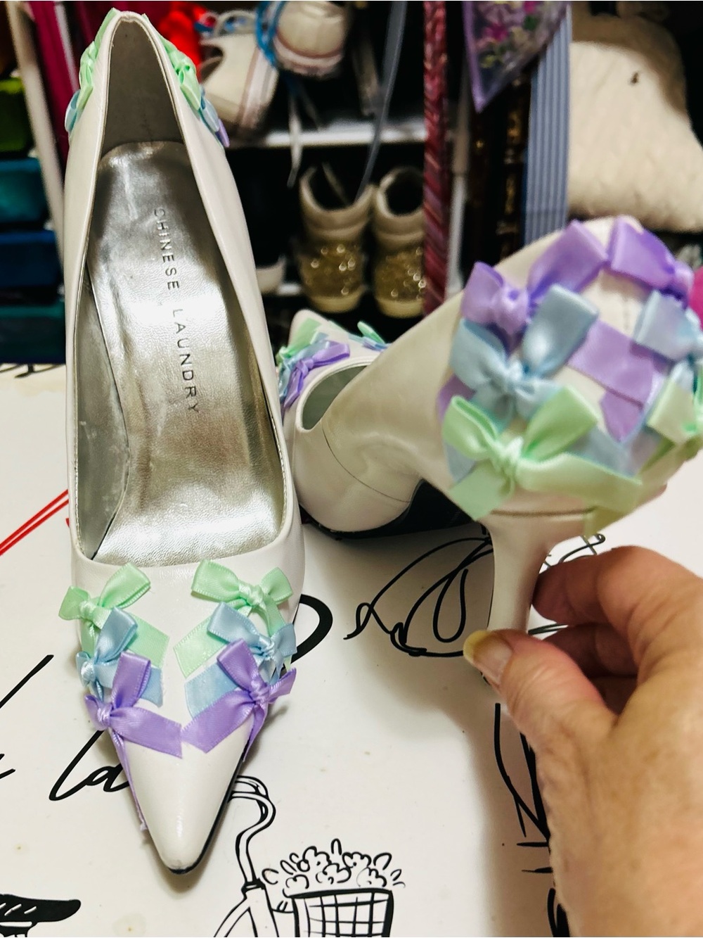 New Chinese Laundry White Pointed Heels with Pastel Ribbon Bows